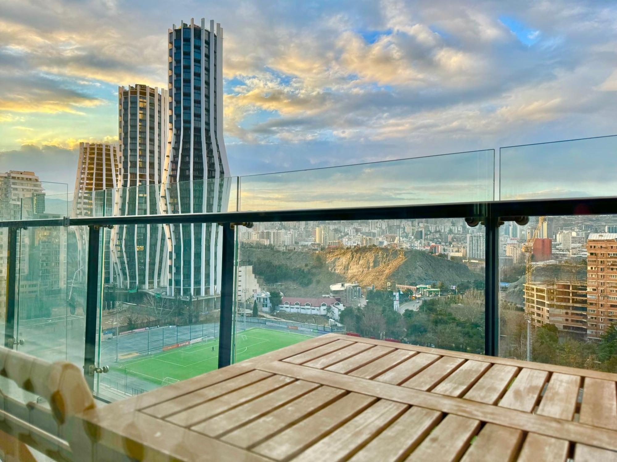 Full Comfort Apartment At Chavchavadze Tiflis Exterior foto