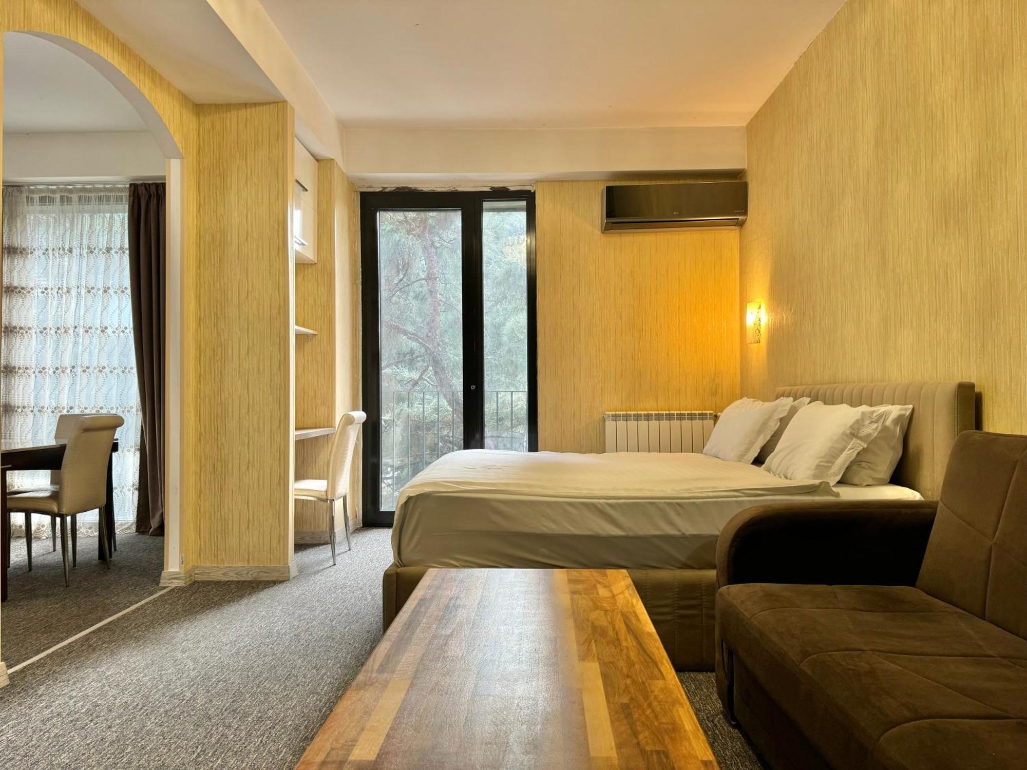 Full Comfort Apartment At Chavchavadze Tiflis Exterior foto