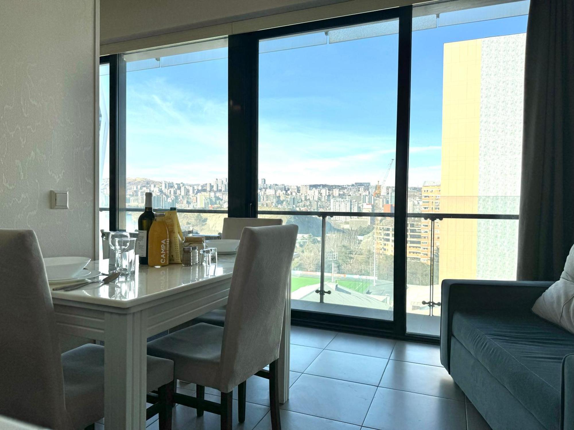 Full Comfort Apartment At Chavchavadze Tiflis Exterior foto