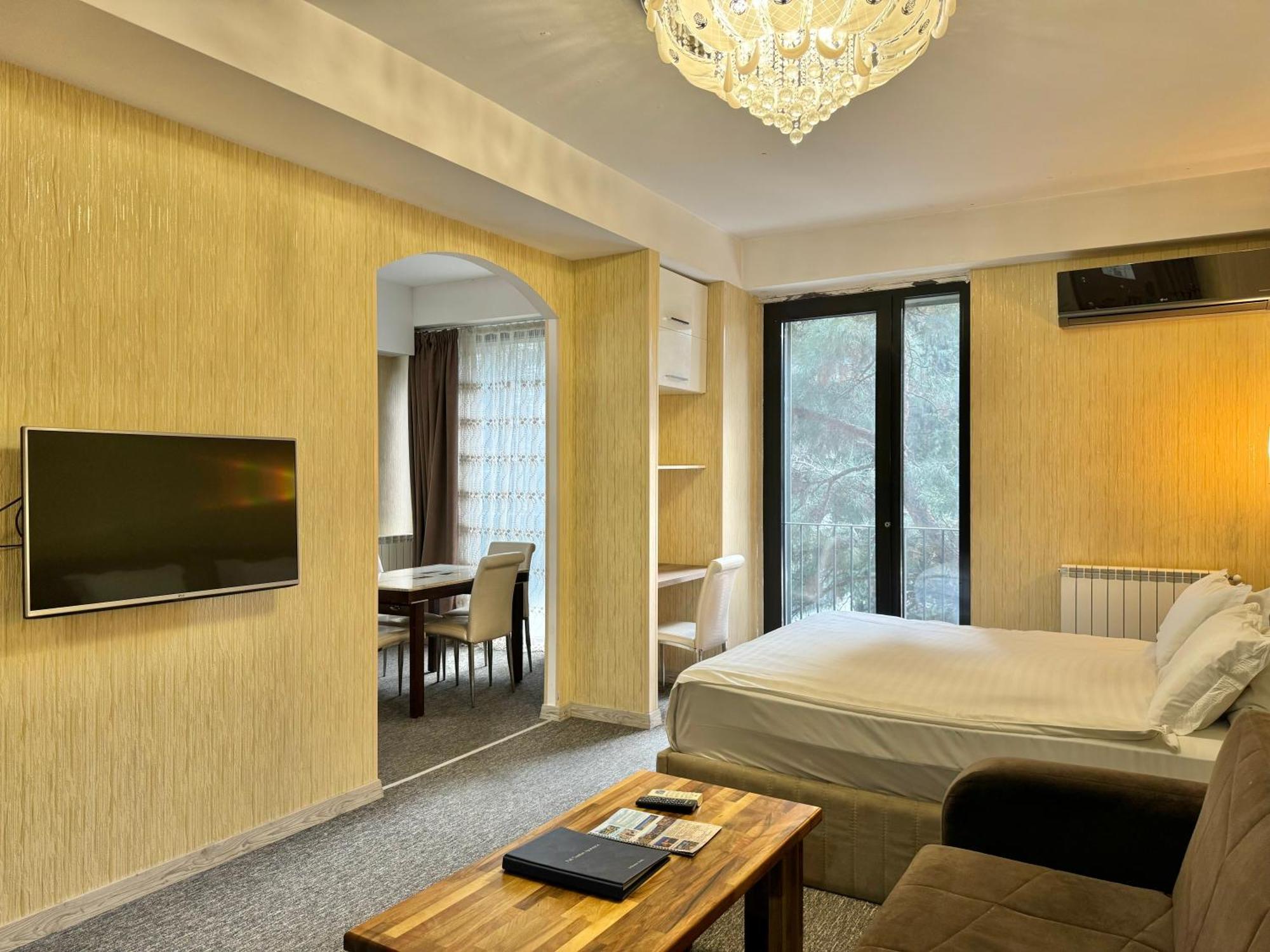 Full Comfort Apartment At Chavchavadze Tiflis Exterior foto