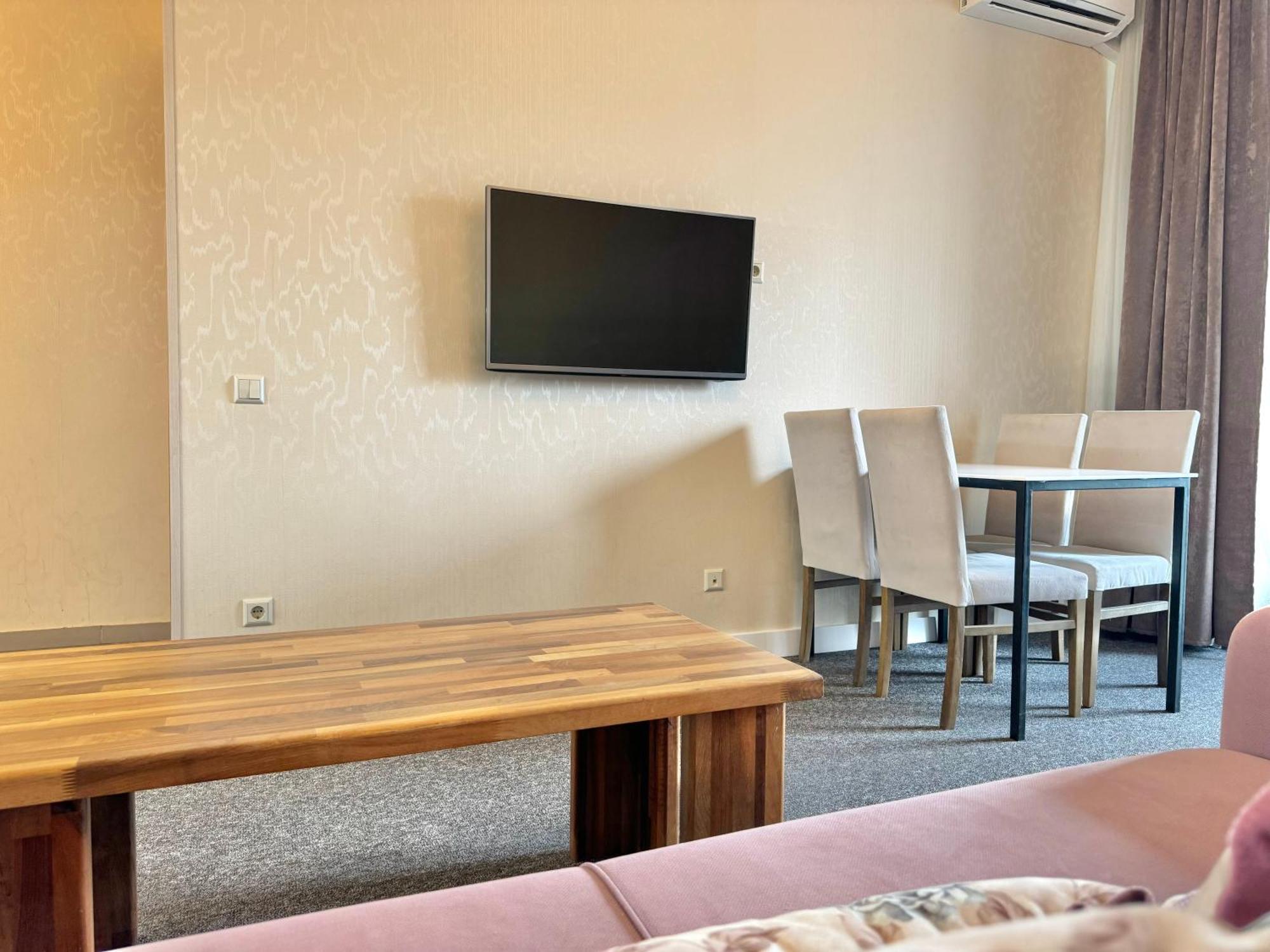 Full Comfort Apartment At Chavchavadze Tiflis Exterior foto